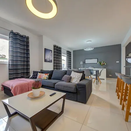 Homey & Modern 2br In An Amazing Location By 360 Estates Διαμέρισμα