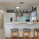 Homey & Modern 2br In An Amazing Location By 360 Estates شقة