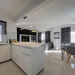 Homey & Modern 2br In An Amazing Location By 360 Estates شقة Is-Swieqi