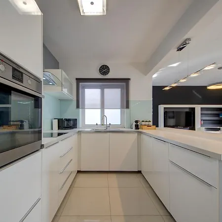 Homey & Modern 2br In An Amazing Location By 360 Estates Apartment