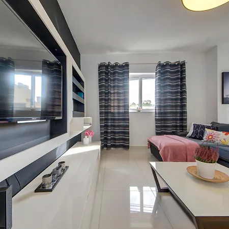 Апартаменты Homey & Modern 2br In An Amazing Location By 360 Estates