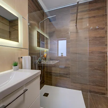 Apartment Homey & Modern 2br In An Amazing Location By 360 Estates *