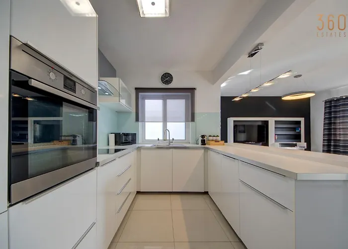 Homey & Modern 2br In An Amazing Location By 360 Estates 아파트