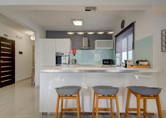 Homey & Modern 2br In An Amazing Location By 360 Estates 아파트