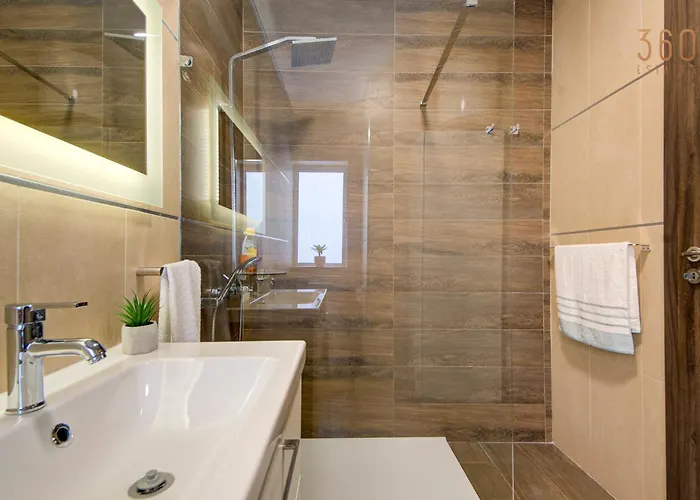 Homey & Modern 2br In An Amazing Location By 360 Estates 아파트